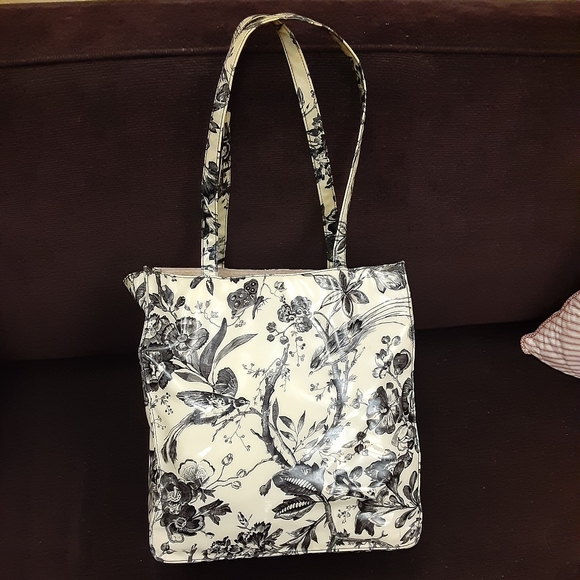 Liz Claiborne Handbags - 🎄Liz Claiborne vinyl bag